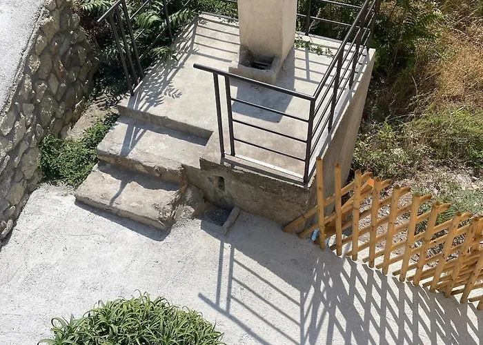 Luxury Al Four Seasons * Paola